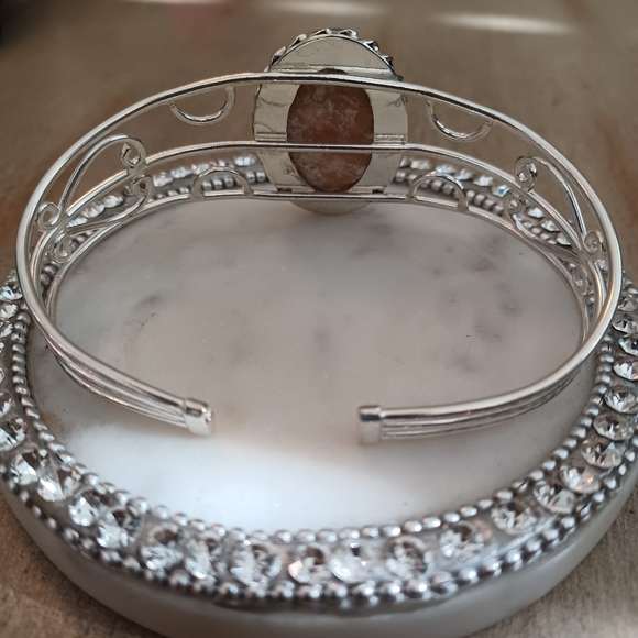 Mother of Pearl Silver Scrolled Cuff Bangle Bracelet - Picture 4 of 7